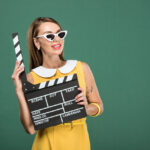 Filmy i seriale, które uczą (serio): lista + czego można się z nich nauczyć